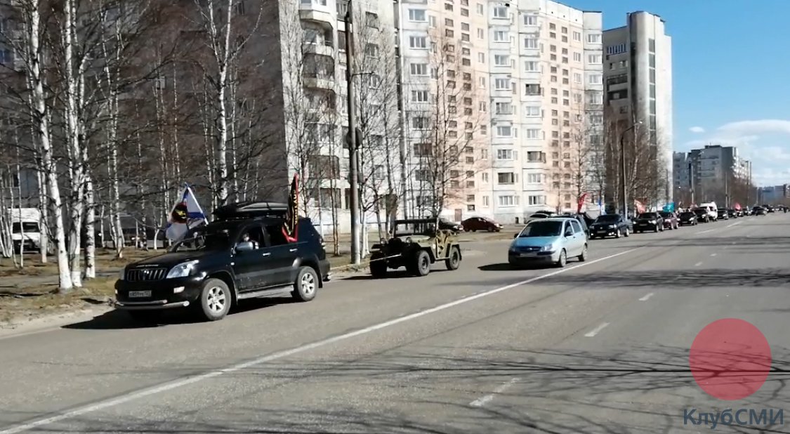 В Северодвинске машина скорой помощи приняла участие в праздничном автопробеге